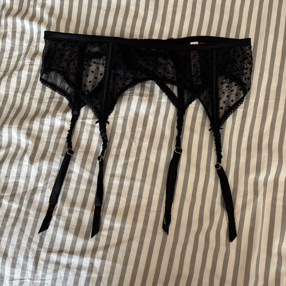 Victoria’s Secret Black Lace Garter Belt